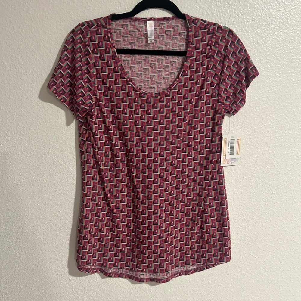 LuLaRoe NWT Women’s Classic T Size XS Geometric Print-Hi/Lo Short Sleeve